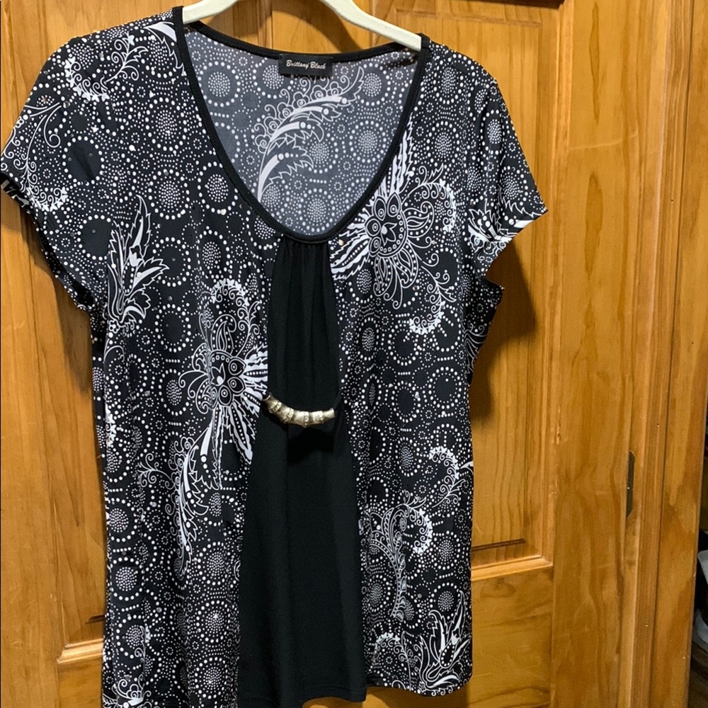Brittany Black Embellished Graphic Blouse in Black and White